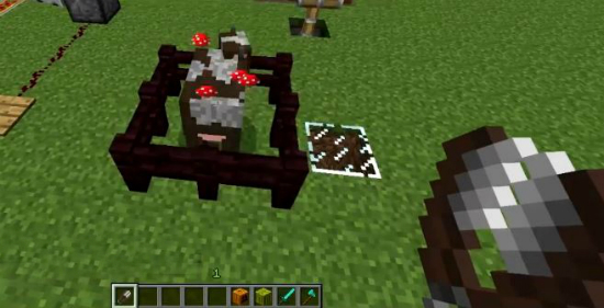 Trasquilando una vaca-setaen Minecraft